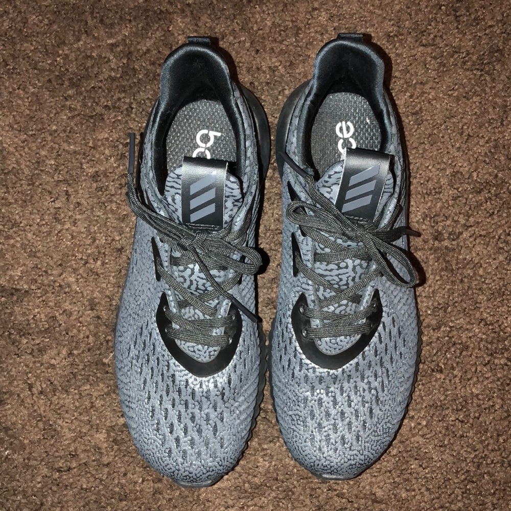 Adidas Bounce size 5 in boys (size 7 1/2 in women)